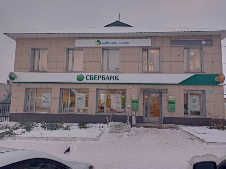 Право заключения договора аренды  - нежилого помещения на 1 этаже , общей площадью 208,4 кв. м., нежилого здания (Гараж) , общей площадью 25,6 кв. м. Адрес: Республика Башкортостан, Благовещенский район, г. Благовещенск, ул. Коммунистическая, д. 15
